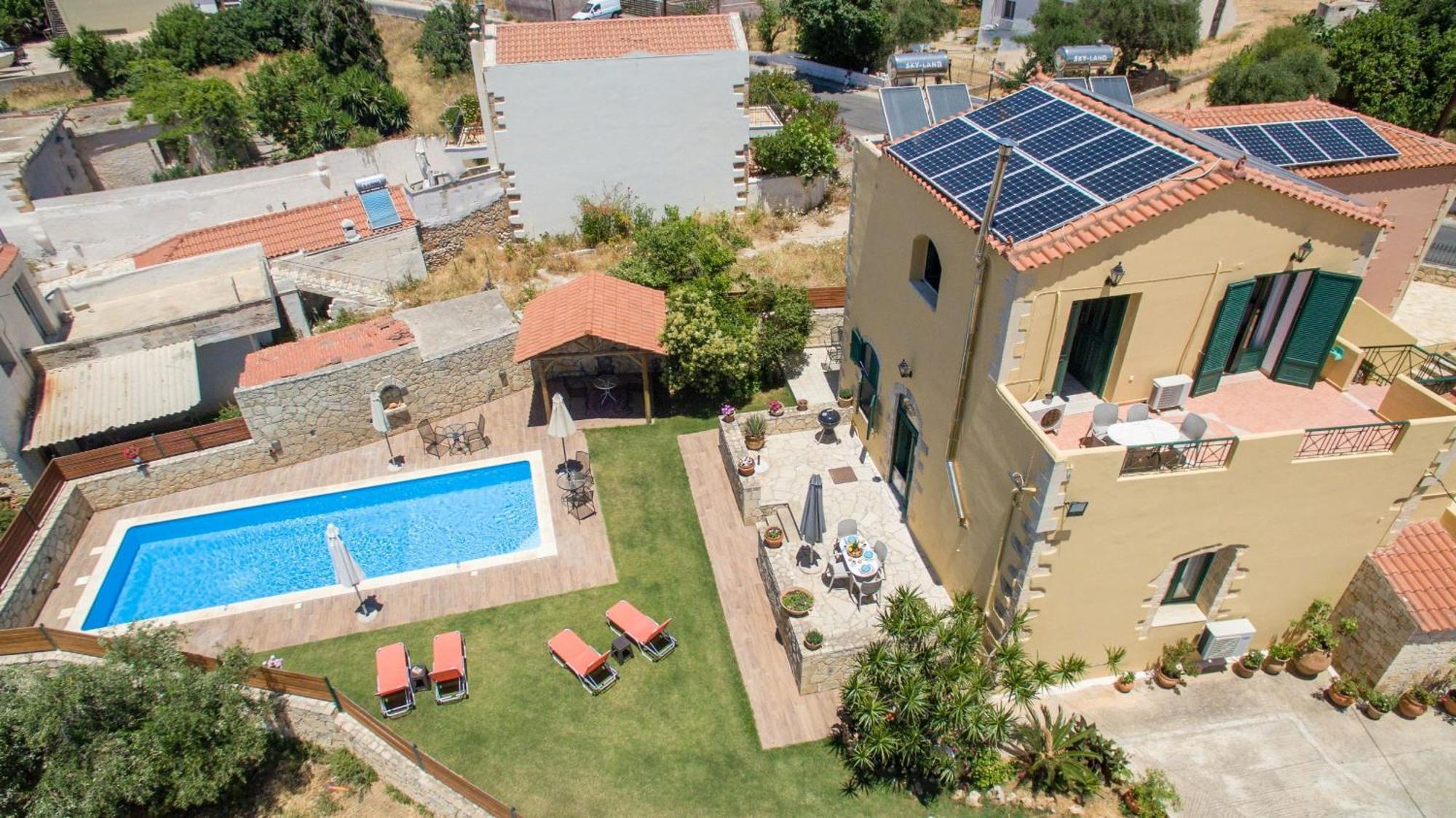 Skandalis Apartments With Pool Chorafakia Exterior photo