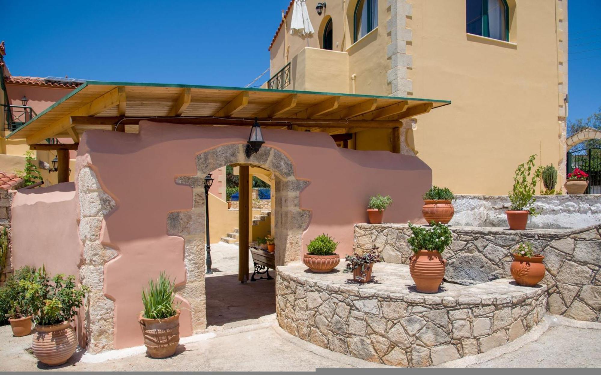 Skandalis Apartments With Pool Chorafakia Exterior photo