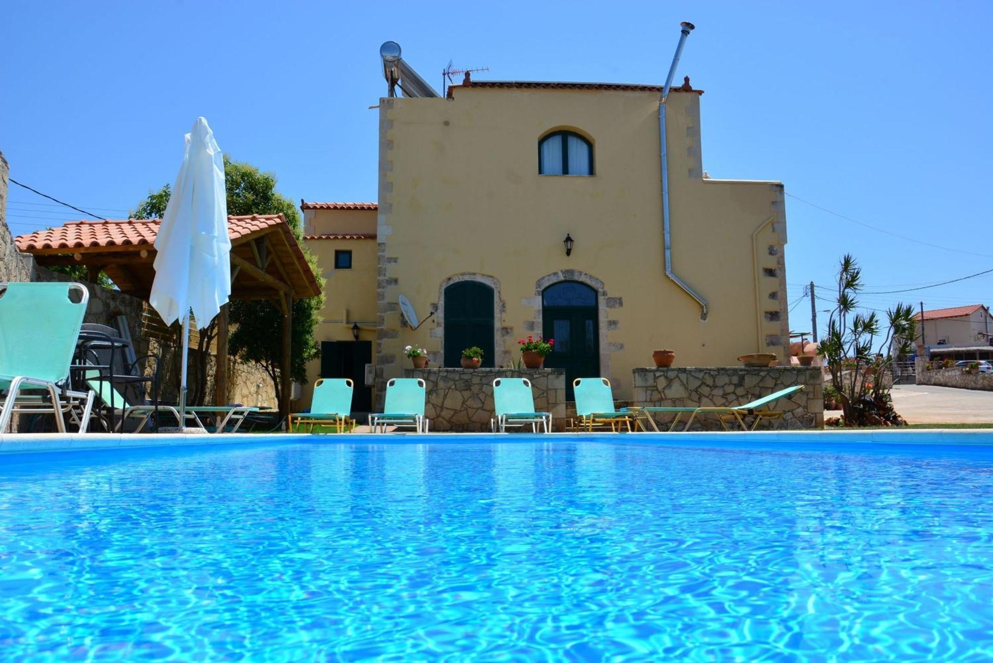 Skandalis Apartments With Pool Chorafakia Exterior photo
