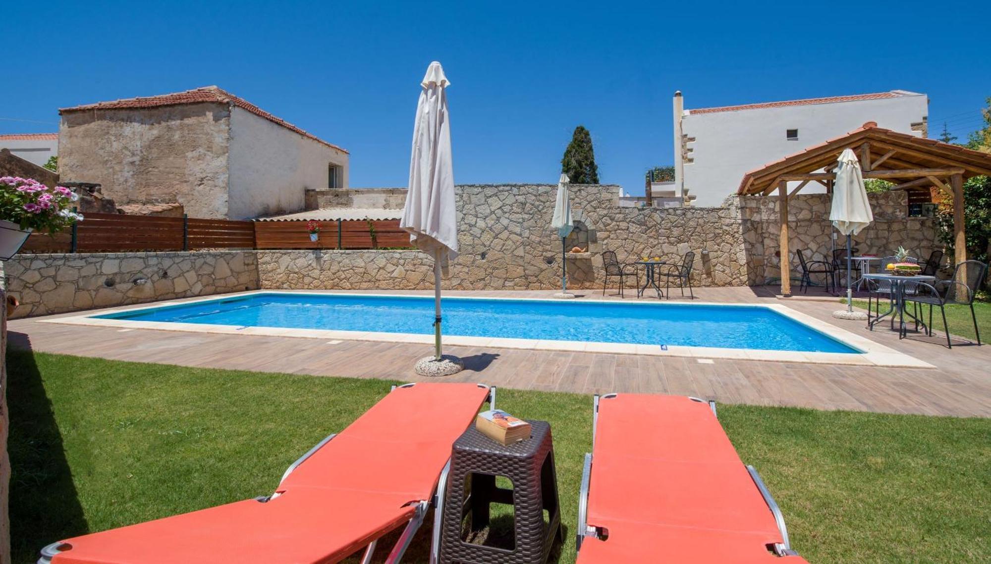 Skandalis Apartments With Pool Chorafakia Exterior photo